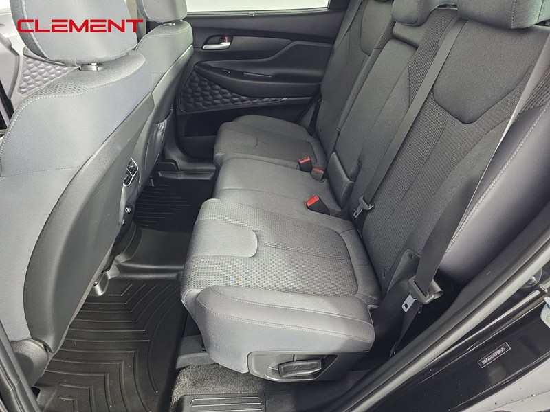 Hyundai Santa Fe Vehicle Full-screen Gallery Image 25