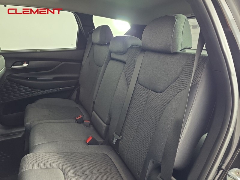 Hyundai Santa Fe Vehicle Full-screen Gallery Image 26