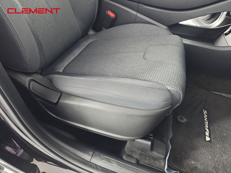 Hyundai Santa Fe Vehicle Full-screen Gallery Image 27