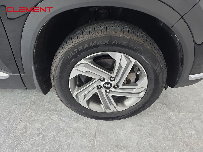 Hyundai Santa Fe Vehicle Full-screen Gallery Image 30