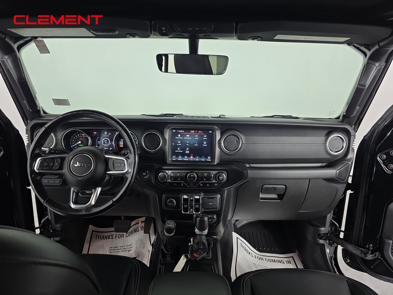 Jeep Wrangler Vehicle Full-screen Gallery Image 11