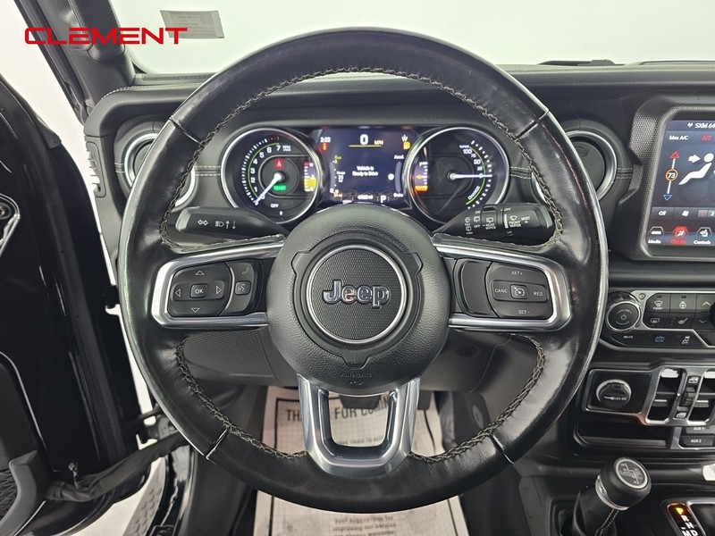 Jeep Wrangler Vehicle Full-screen Gallery Image 13