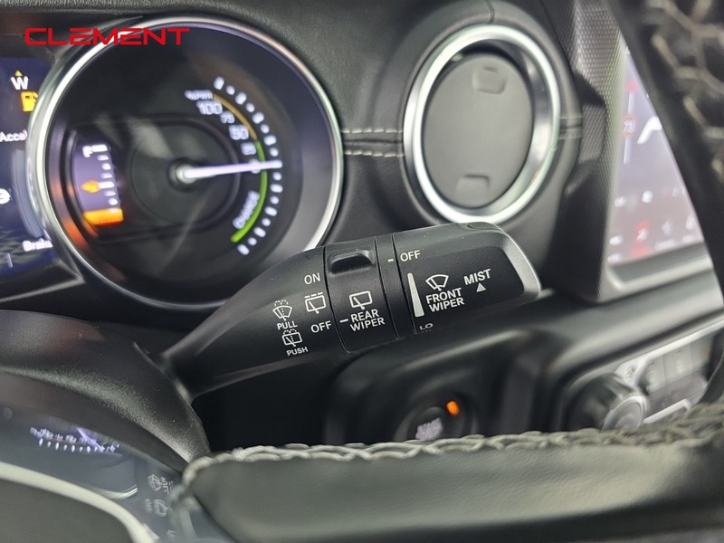 Jeep Wrangler Vehicle Full-screen Gallery Image 16