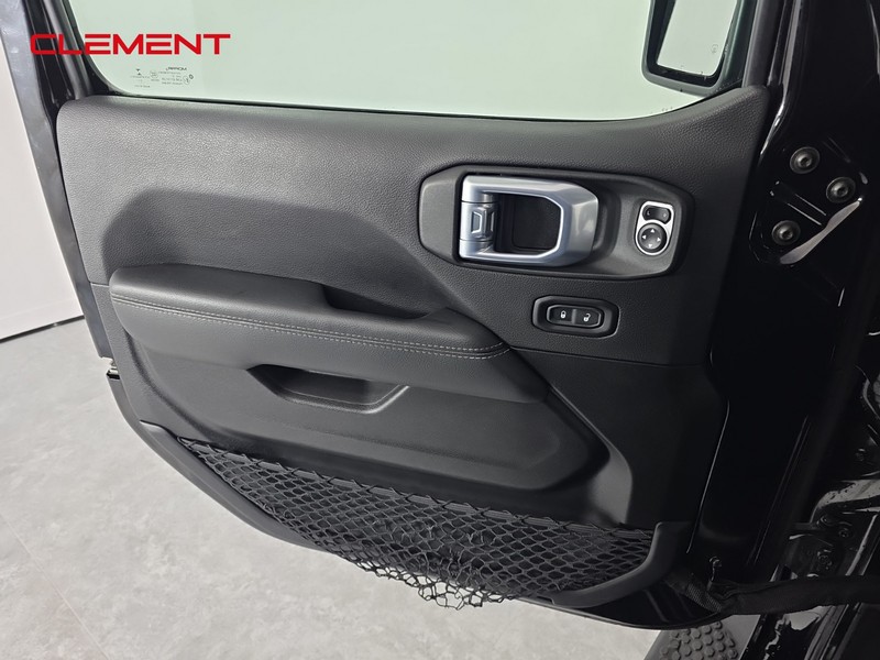 Jeep Wrangler Vehicle Full-screen Gallery Image 25