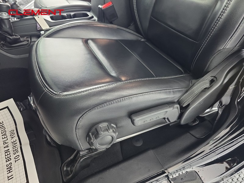 Jeep Wrangler Vehicle Full-screen Gallery Image 26