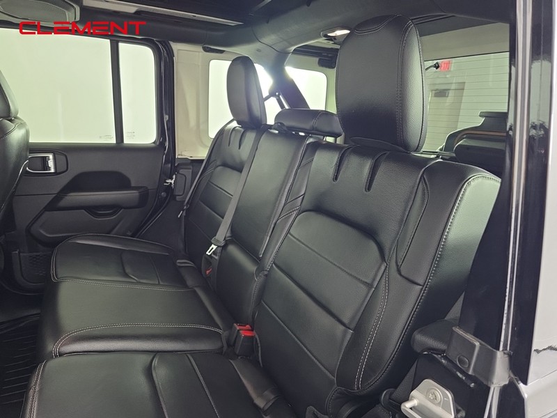 Jeep Wrangler Vehicle Full-screen Gallery Image 30