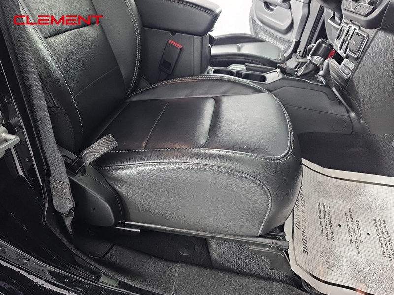 Jeep Wrangler Vehicle Full-screen Gallery Image 31