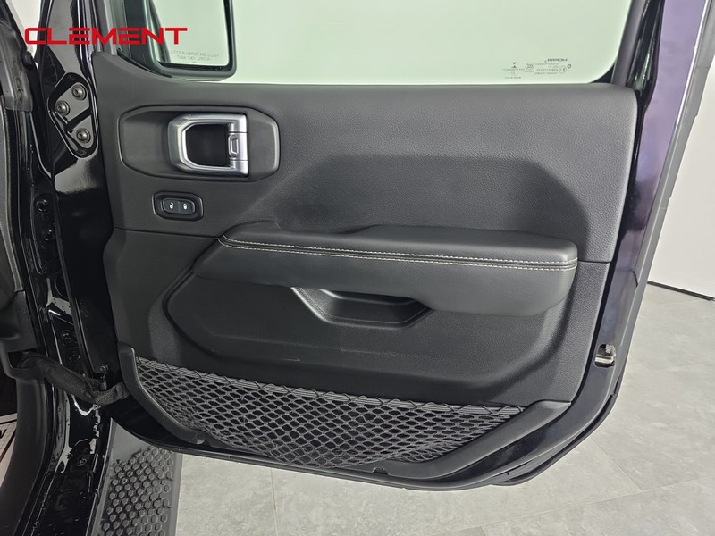 Jeep Wrangler Vehicle Full-screen Gallery Image 33