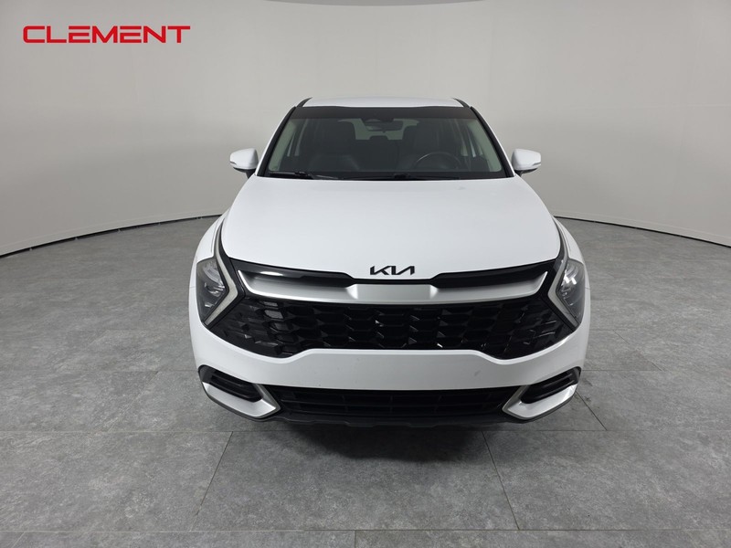 Kia Sportage Vehicle Full-screen Gallery Image 2