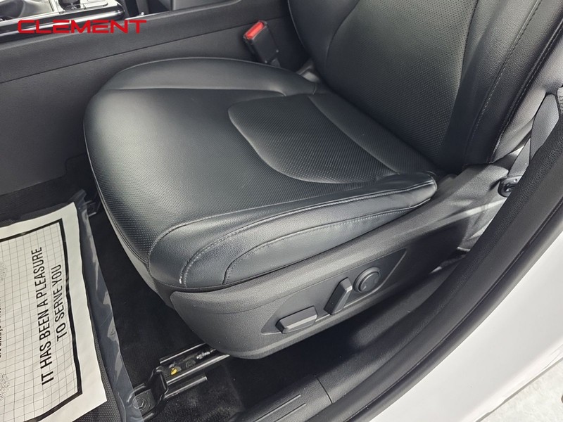 Kia Sportage Vehicle Full-screen Gallery Image 24