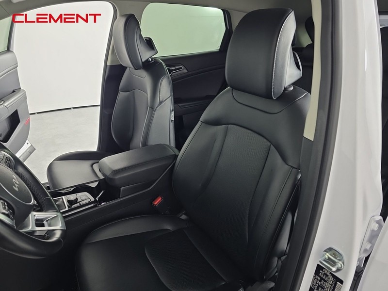 Kia Sportage Vehicle Full-screen Gallery Image 25