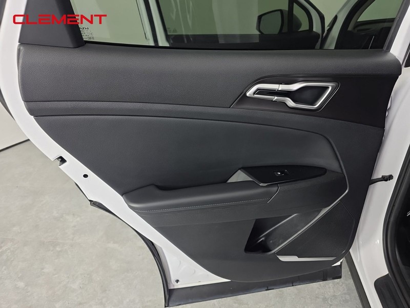 Kia Sportage Vehicle Full-screen Gallery Image 26