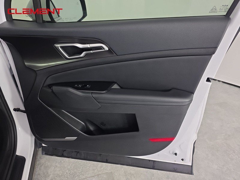 Kia Sportage Vehicle Full-screen Gallery Image 31