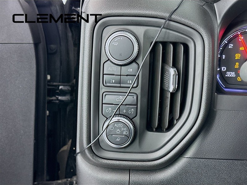 GMC Sierra 1500 Vehicle Full-screen Gallery Image 12