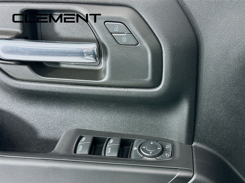 GMC Sierra 1500 Vehicle Full-screen Gallery Image 22