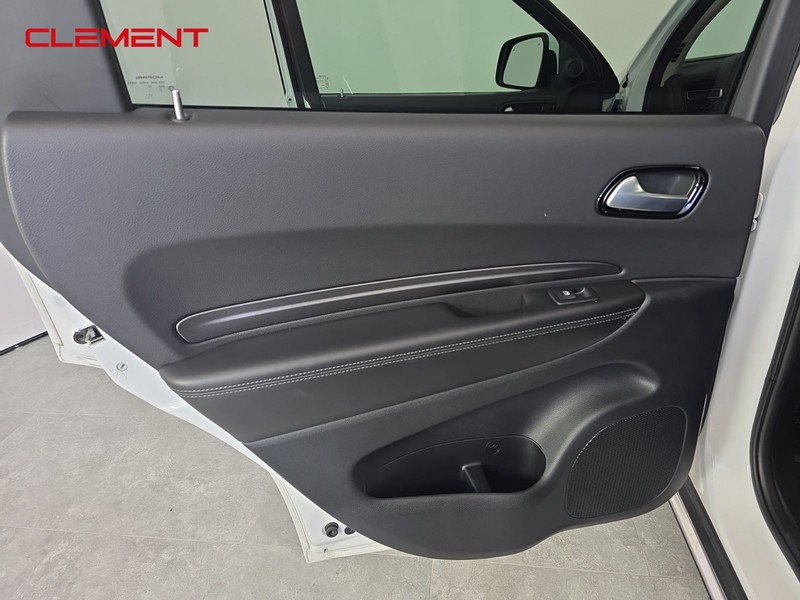 Dodge Durango Vehicle Full-screen Gallery Image 24