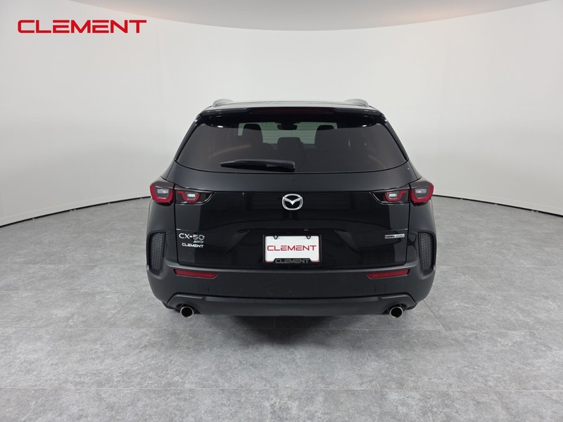 Mazda CX-50 Vehicle Full-screen Gallery Image 7