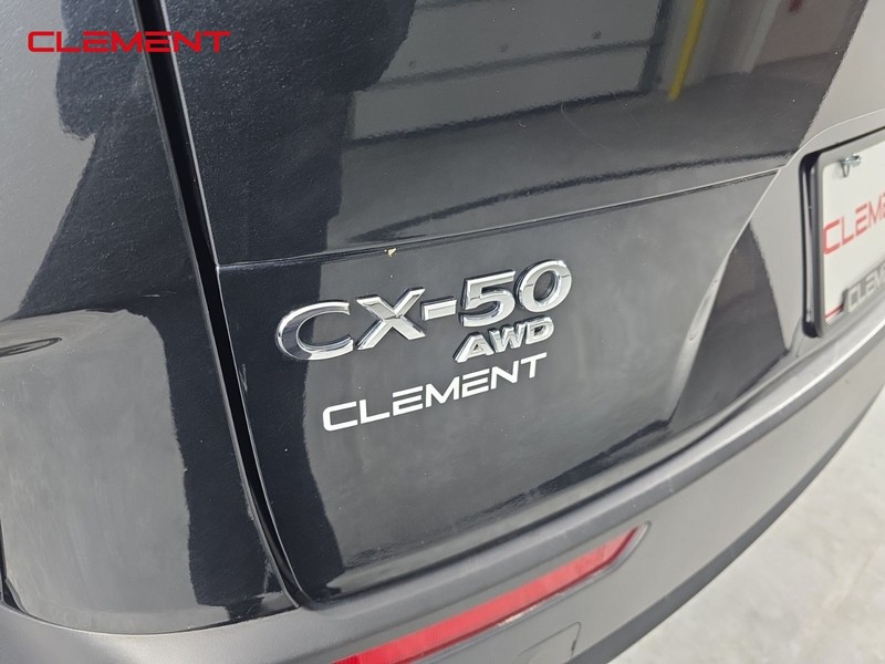 Mazda CX-50 Vehicle Full-screen Gallery Image 9