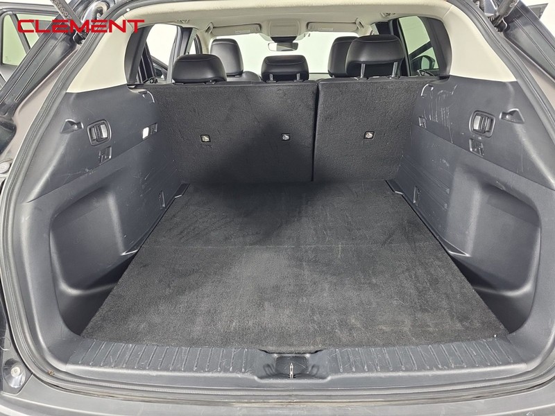 Mazda CX-50 Vehicle Full-screen Gallery Image 10