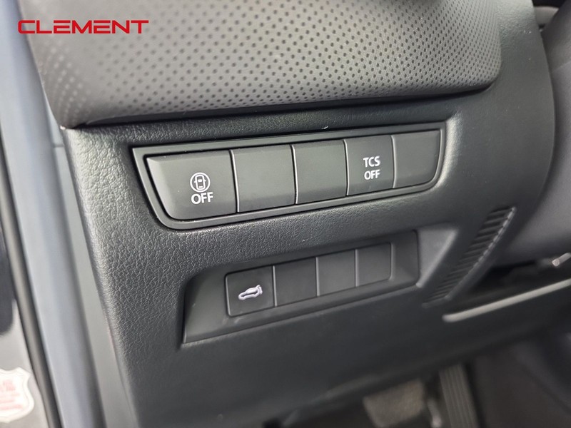 Mazda CX-50 Vehicle Full-screen Gallery Image 12