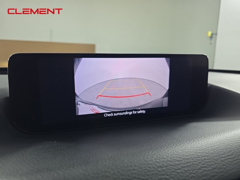 Mazda CX-50 Vehicle Full-screen Gallery Image 18