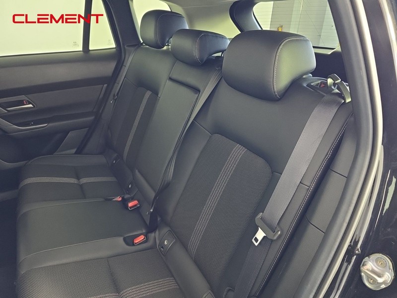 Mazda CX-50 Vehicle Full-screen Gallery Image 26