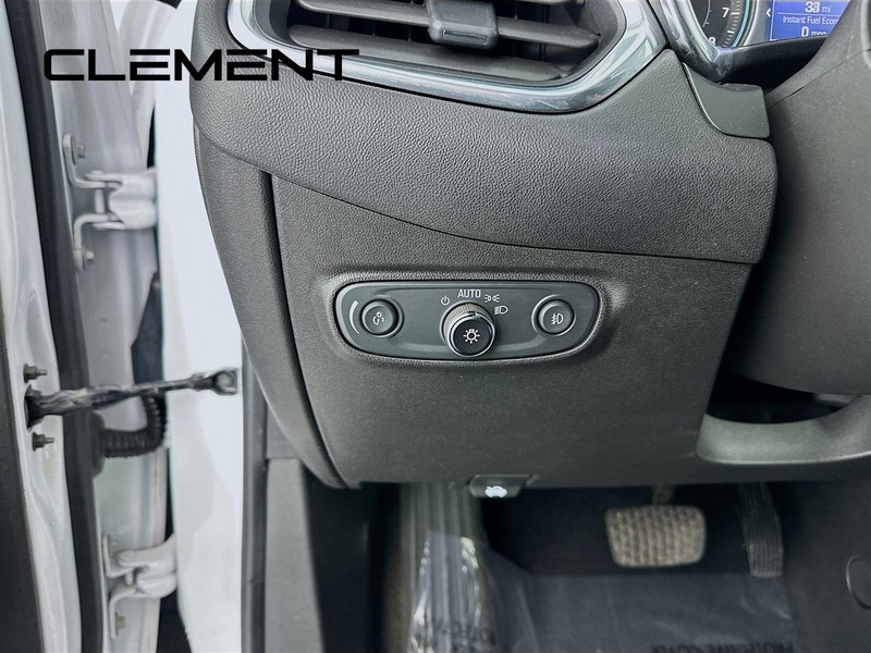 Chevrolet Equinox Vehicle Full-screen Gallery Image 11