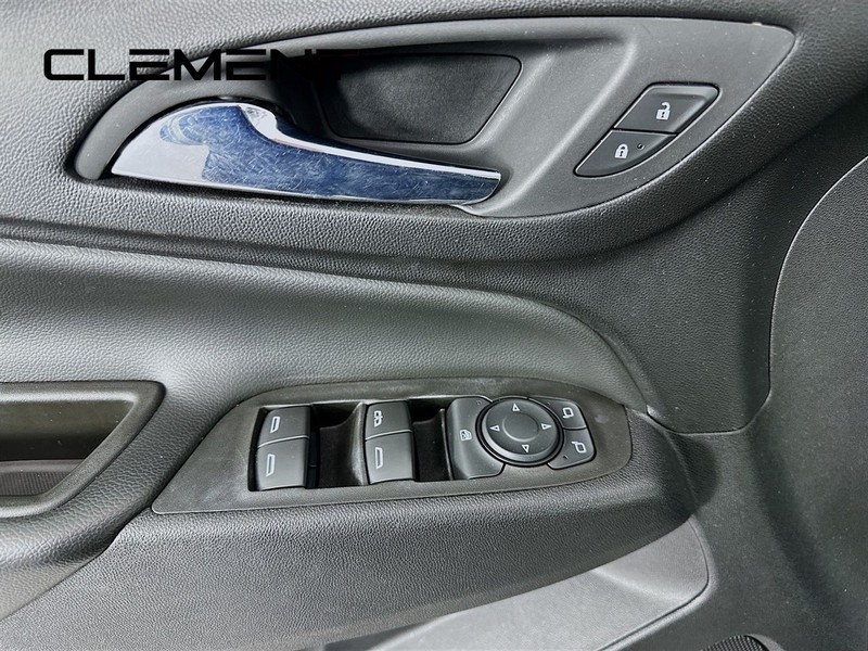 Chevrolet Equinox Vehicle Full-screen Gallery Image 22