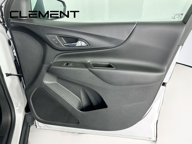 Chevrolet Equinox Vehicle Full-screen Gallery Image 32