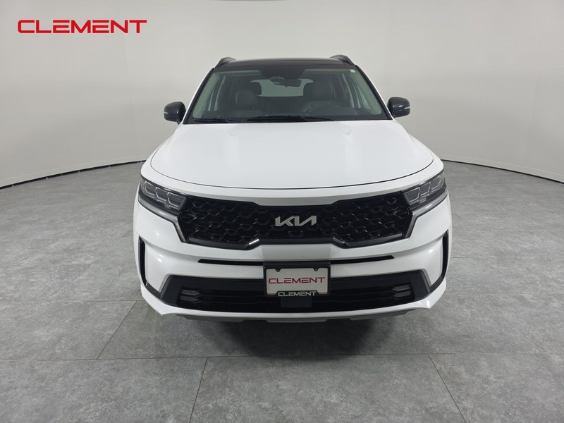 Kia Sorento Vehicle Full-screen Gallery Image 2