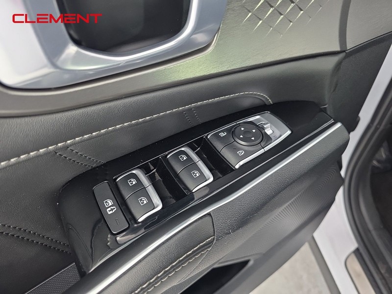 Kia Sorento Vehicle Full-screen Gallery Image 23