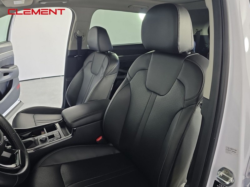 Kia Sorento Vehicle Full-screen Gallery Image 26