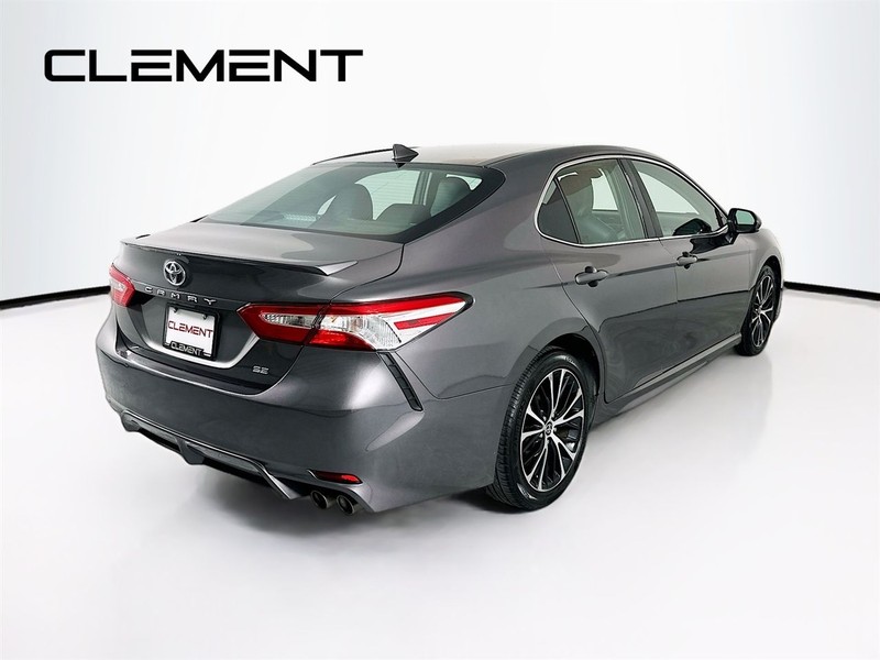 Toyota Camry Vehicle Full-screen Gallery Image 6