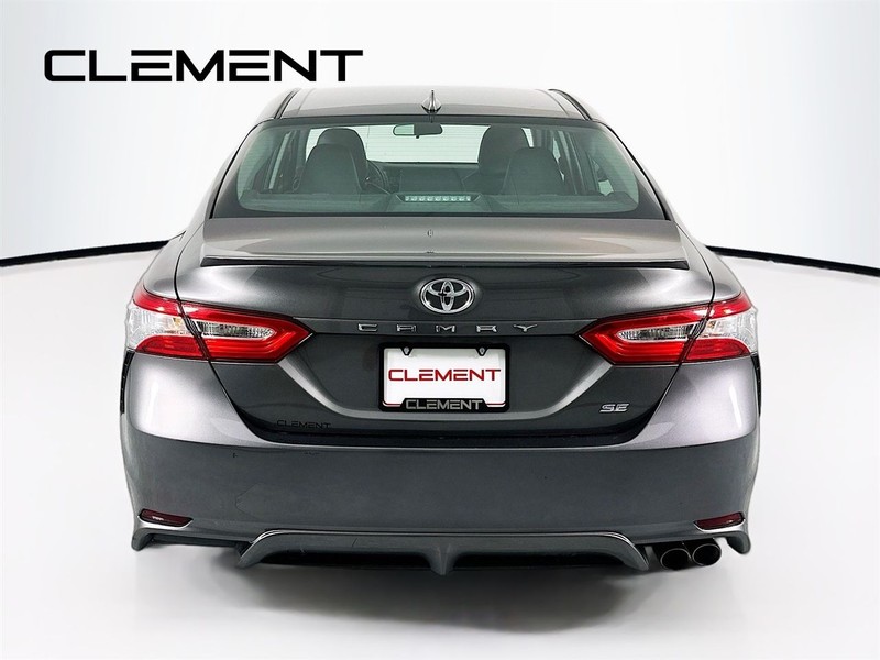 Toyota Camry Vehicle Full-screen Gallery Image 7