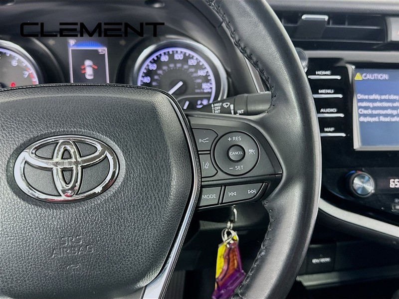 Toyota Camry Vehicle Full-screen Gallery Image 16