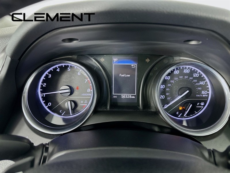 Toyota Camry Vehicle Full-screen Gallery Image 18