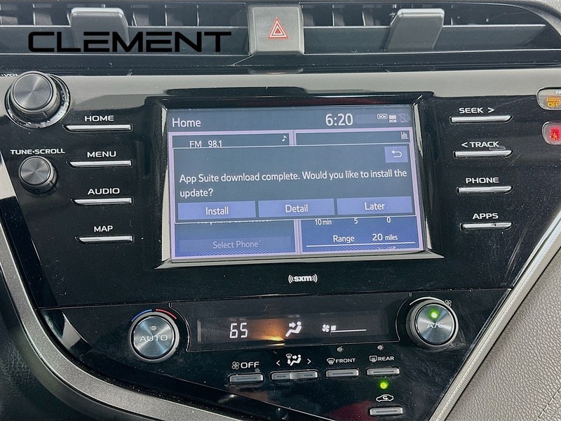 Toyota Camry Vehicle Full-screen Gallery Image 19