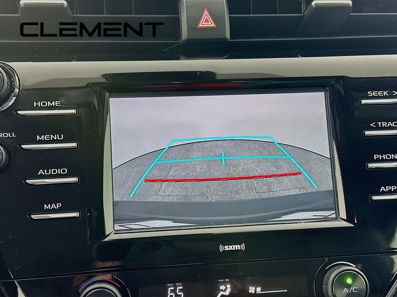 Toyota Camry Vehicle Full-screen Gallery Image 20