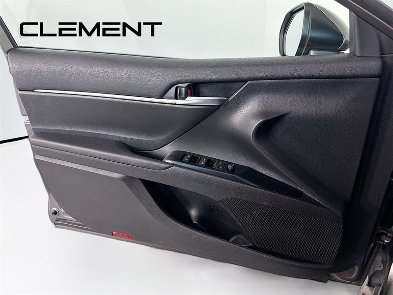 Toyota Camry Vehicle Full-screen Gallery Image 26