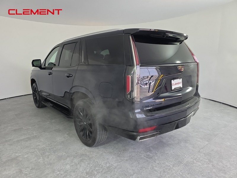 Cadillac Escalade Vehicle Full-screen Gallery Image 08