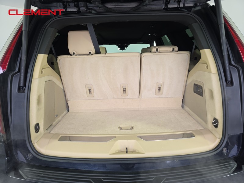 Cadillac Escalade Vehicle Full-screen Gallery Image 09