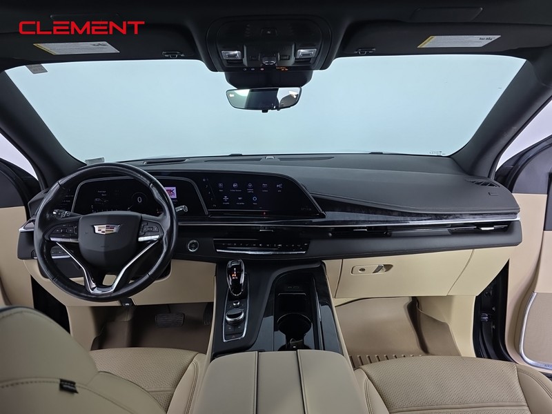 Cadillac Escalade Vehicle Full-screen Gallery Image 10