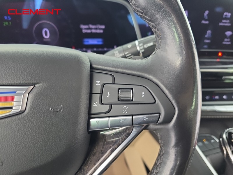 Cadillac Escalade Vehicle Full-screen Gallery Image 14