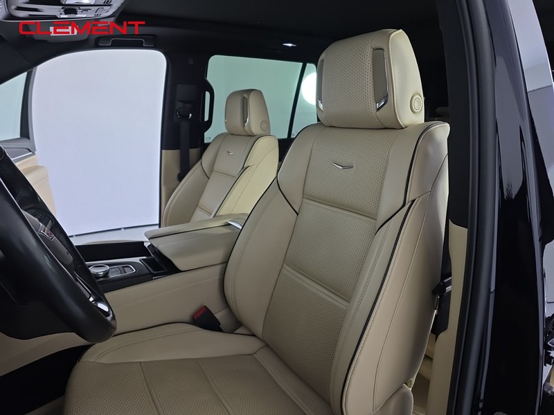 Cadillac Escalade Vehicle Full-screen Gallery Image 27