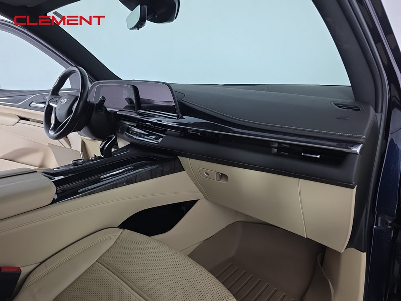 Cadillac Escalade Vehicle Full-screen Gallery Image 34