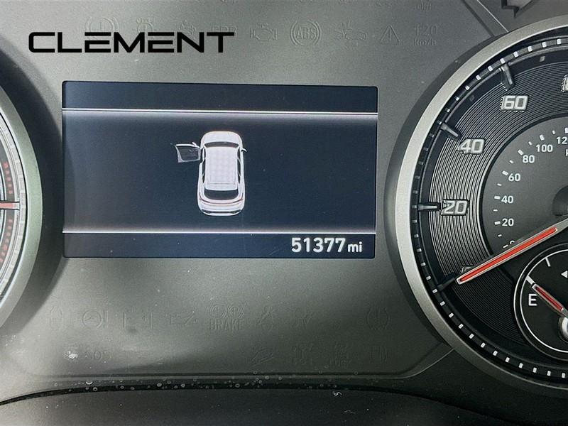 Hyundai Santa Fe Vehicle Full-screen Gallery Image 14