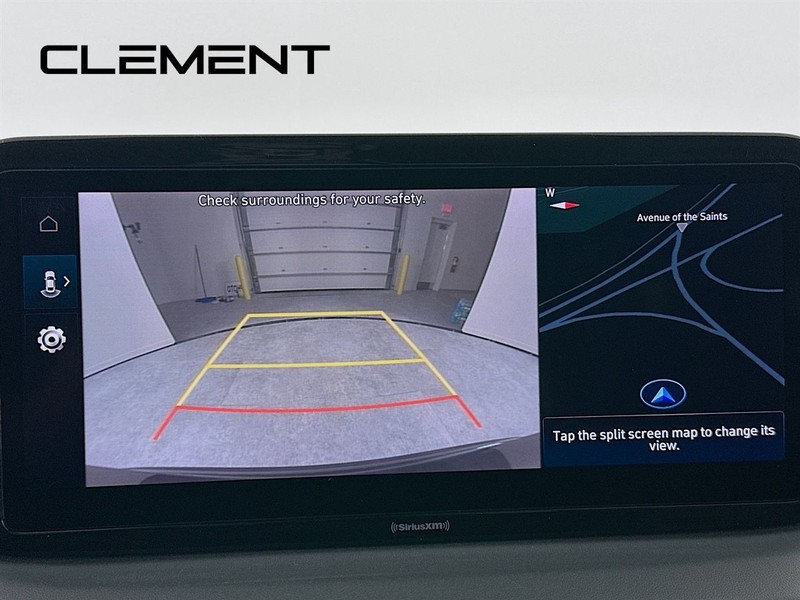 Hyundai Santa Fe Vehicle Full-screen Gallery Image 16