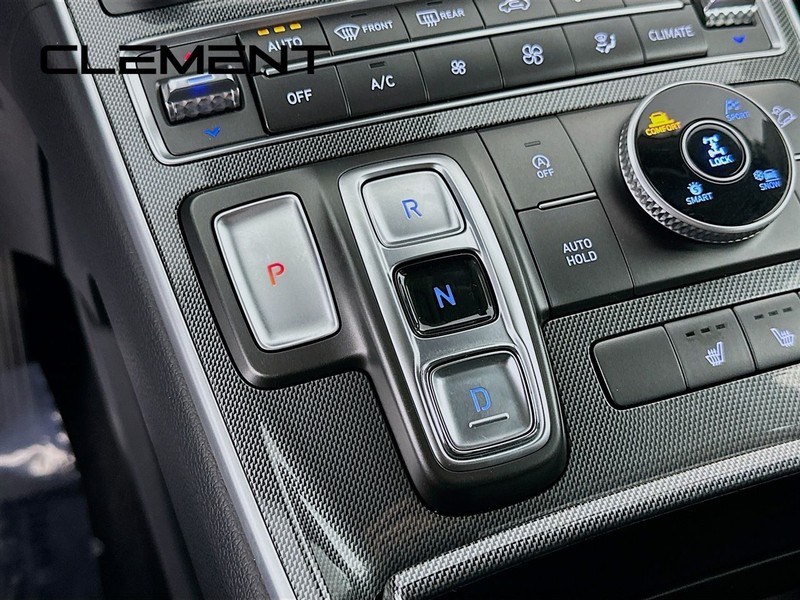 Hyundai Santa Fe Vehicle Full-screen Gallery Image 20