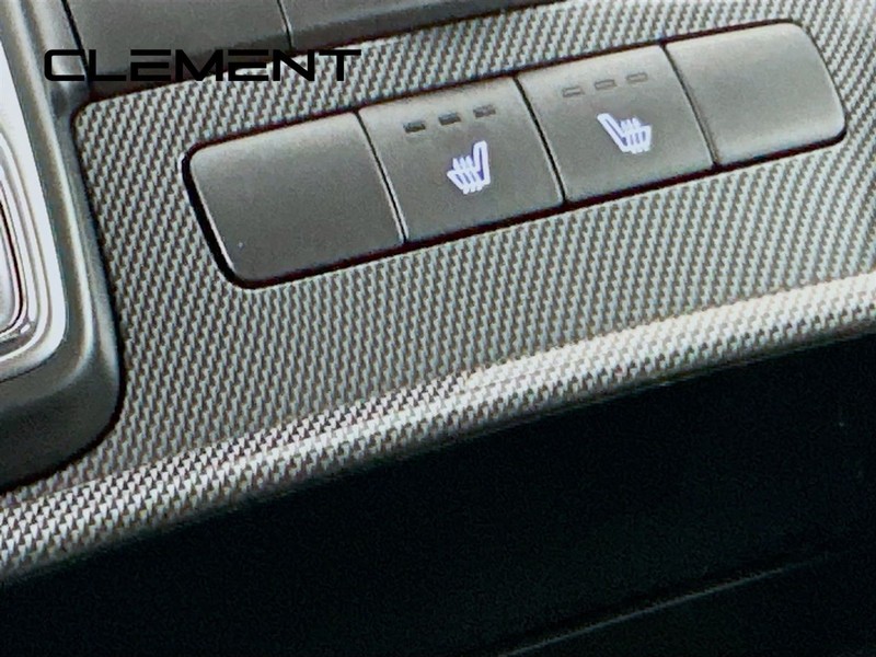 Hyundai Santa Fe Vehicle Full-screen Gallery Image 23