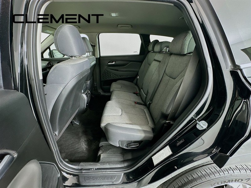 Hyundai Santa Fe Vehicle Full-screen Gallery Image 26